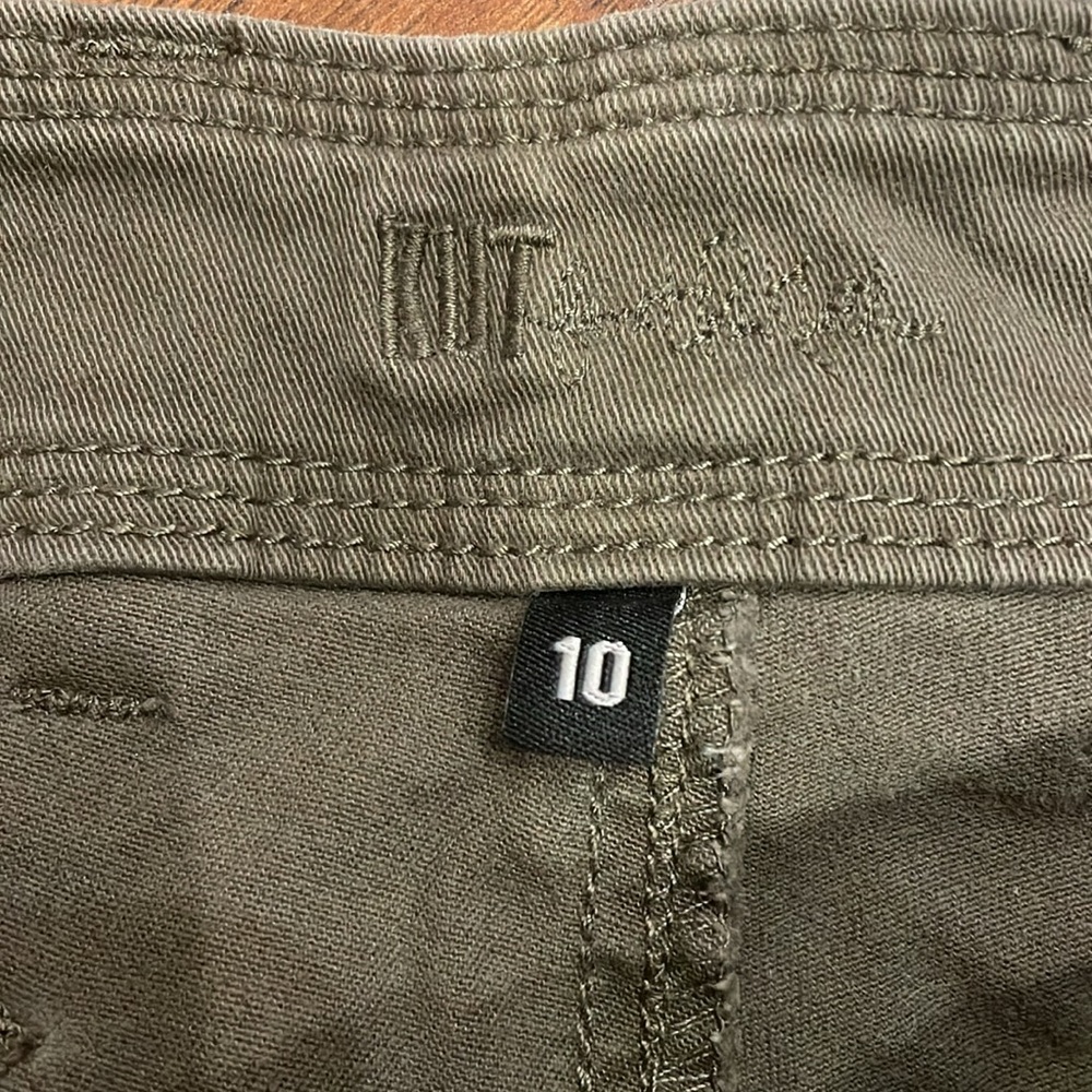 Evereve Kut From The Kloth Utility Short Olive branch Gorpcore Size 10 - Picture 8 of 13